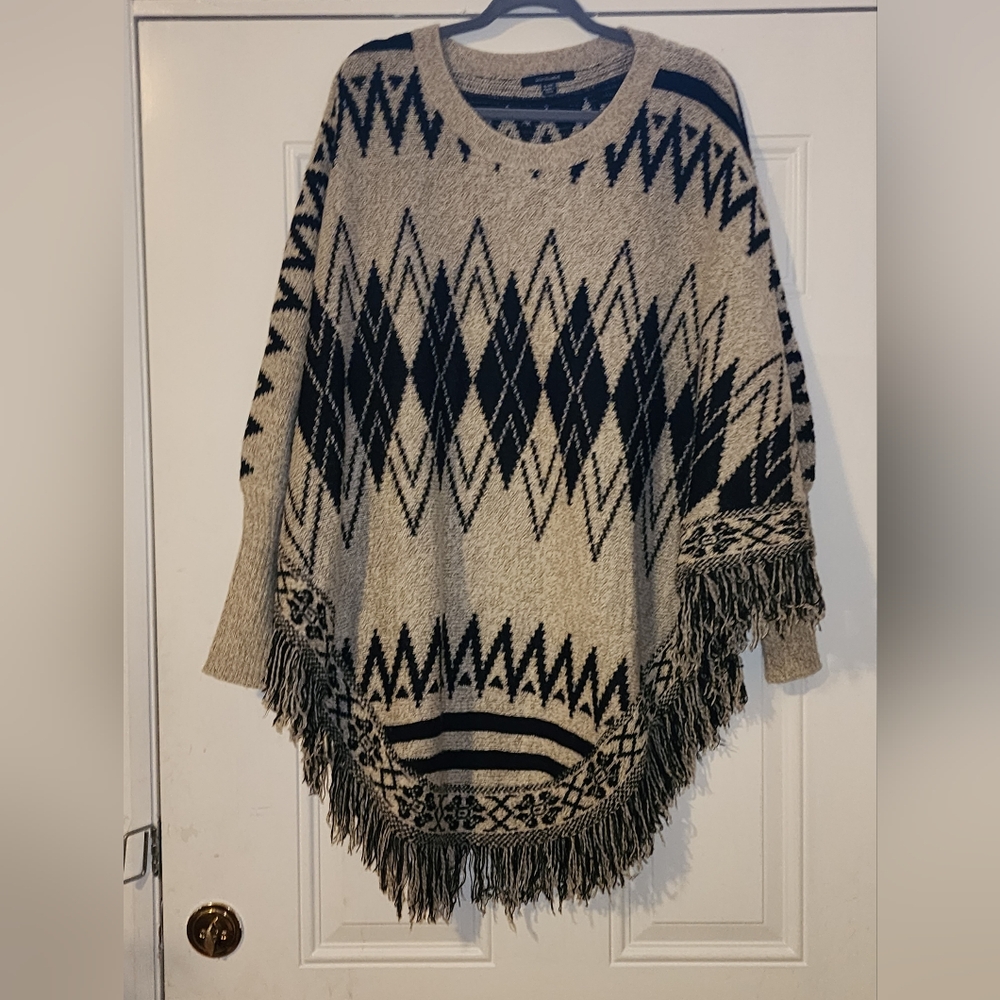 Color Swatch Geometric Patterned Fringe Sweater - Black and Tan